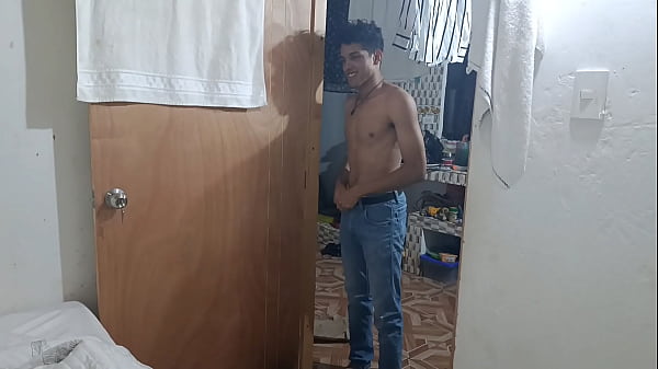 Image Llego y no soporto el culo de mi madrastra, as&iacute_ que termino foll&aacute_ndola muy bien hasta que eyaculo todo mi semen (espero que no quede embarazada).