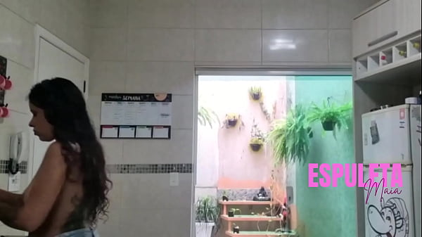 Image Morena gostosa Cozinhando de uma forma diferente - nua para os vizinhos