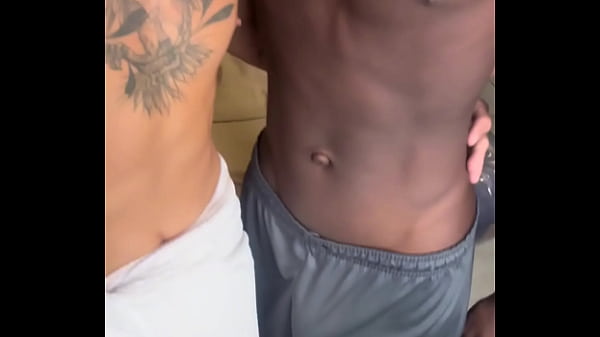 Image Negao novinho da pica de 23cm mete firme no branquinho twink sem camisinha / Young guy with 23cm cock fucks hard on the white twink without a condom
