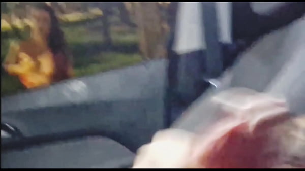Image Masturba&ccedil_ao arriscada em p&uacute_blico para ruiva no ponto de &ocirc_nibus!