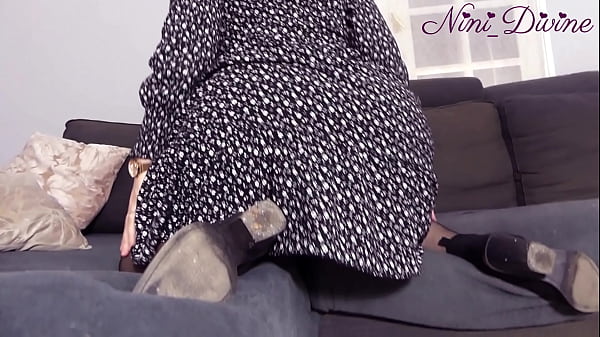Image My step sister hiding huge natural ass under her skirt, i want to fuck this slut now!