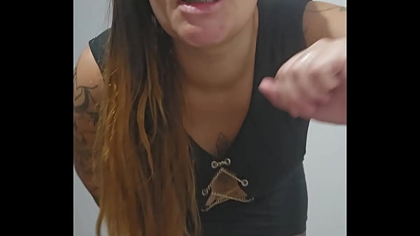 Image Batendo siririca na quina da mesa dando tapinha nos peitos