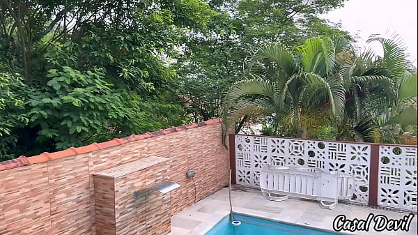 Image ENCONTREI MINHA VIZINHA TOMANDO SOL NA PISCINA