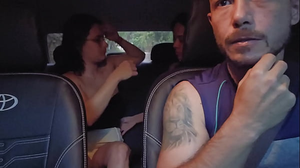 Image MOTORISTA de aplicativo busca casal de l&eacute_sbica na festa