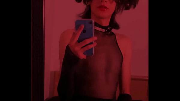 Image Goth slut loves to break her cunt with big objects