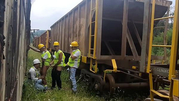 Image OS OPER&Aacute_RIOS PEGARAM PESADO NA HORA DO ALMO&Ccedil_O FUDERAM O COLEGA PASSIVO E DERAM MUITO LEITE DE SOBREMESA