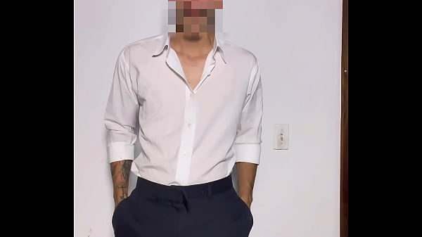 Image Joven elegante prueba su juguete sexual hasta un gran CUM