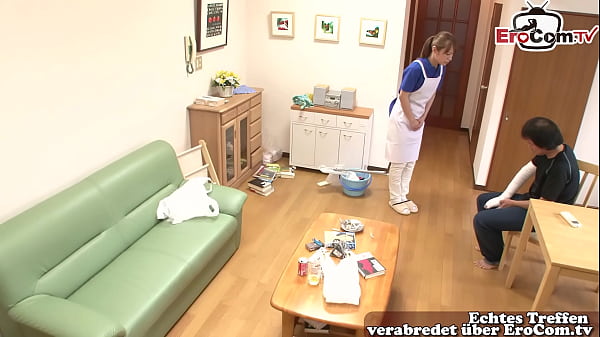 Image behaarte Japanische Teen Putzfrau in die pussy gefickt