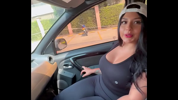 Image Un desconocido interrumpi&oacute_ mi entrenamiento y lo convenci&oacute_ de follar en su auto en publico
