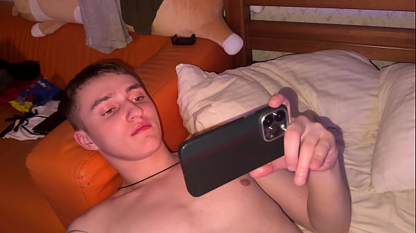Image Young 18yo Hung Desperate Shaking Swollen Relief
