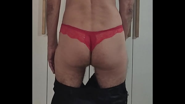 Image Putinha de Lingerie Vermelha ,Rebolando e Piscando o Cuzinho .