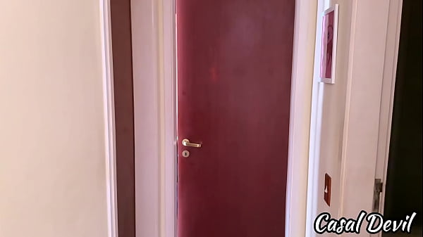 Image PEGUEI MINHA ESPOSA DANDO PRO MEU MELHOR AMIGO E FIQUEI ASSISTINDO