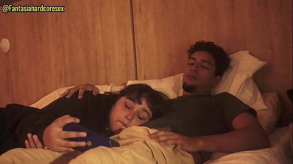Image Viendo Netflix con mi hermanastra y se acosto en mi regazo para que le metiera el pene en la boca