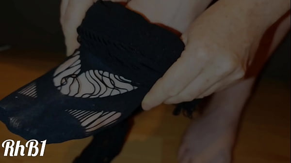Image A little show in black lingerie