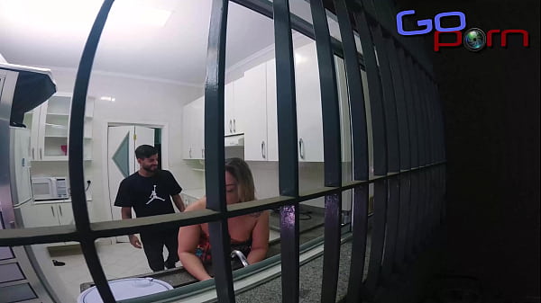 Image Enteado safado quer foder a madrasta enquanto o padrasto tira uma soneca