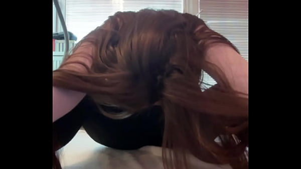 Image Busty mommy showing her stretching skills