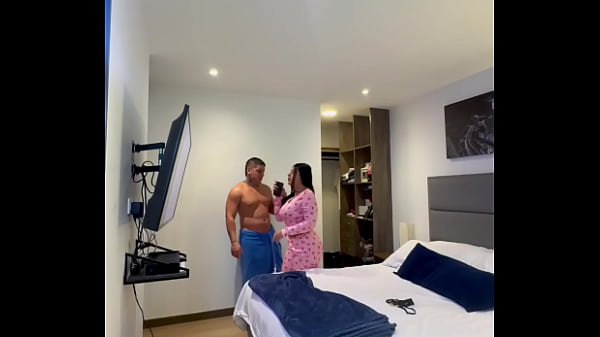 Image Los hermanastros comparten la cama por el fr&iacute_o pero terminan follando para entrar en calor - thalia restrepo y felipe romero