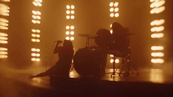 Image End of the World - Miley Cyrus (Video Oficial)