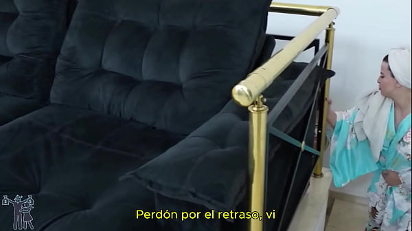 Image Sab&iacute_a que el marido de mi amiga quer&iacute_a acostarse conmigo, pero nunca imagin&eacute_ que me romper&iacute_a la vagina (Subtitulado en espa&ntilde_ol)