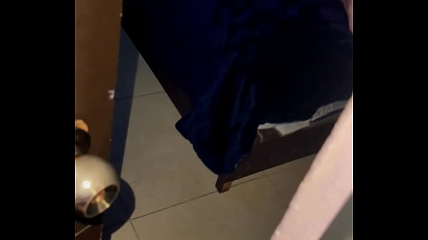 Image Colegiala caliente miraba porno mientras su hermanastro la espiaba por su puerta