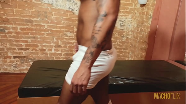 Image 21 HETEROS ENCONTRAM UM GAY PERDIDO NA RUA , E LEVAM PRA CASA E ACABA COMENDO AT&Eacute_ GOZAR