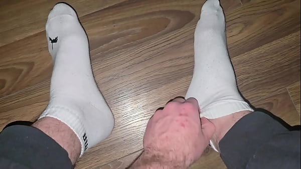 Image PhantomGentX &ndash_ Deutscher Meister mit verschwitzten wei&szlig_en Puma Socken