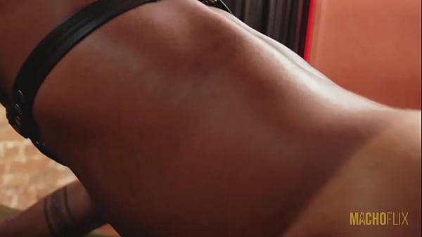 Image Levando leite de v&aacute_rios machos parte 1