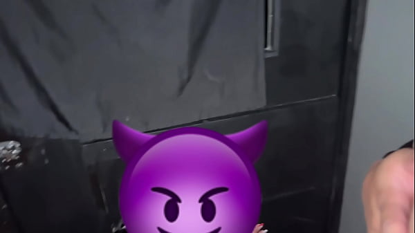 Image Conheci essa gata no Swing e chamei pra Dividir Pau na Glory Hole