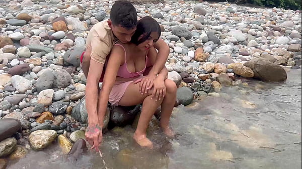 Image SEXO CASUAL, ense&ntilde_o a joven latina a pescar para luego follarmela y correrme en su estrecho co&ntilde_o