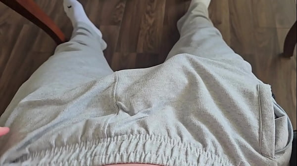 Image H&uuml_bscher Deutscher Meister in grauer Jogginghose & wei&szlig_en Puma Socken - PhantomGentX