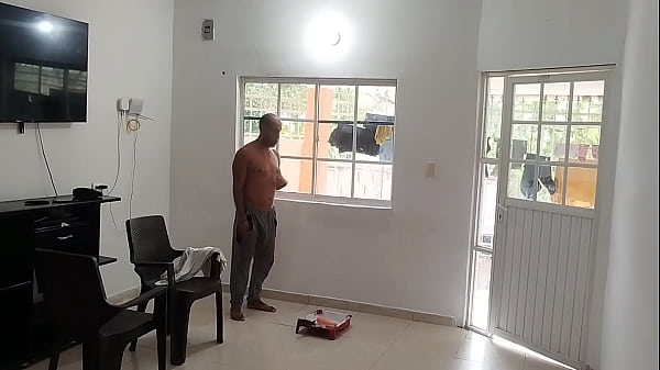 Image Mi vecino es un viejo pero no se puede resistir a mi culo me termina chupando mi gran culo y su semen en mis cara
