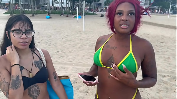 Image Chamei duas meninas na praia para gravar porn&ocirc_ ofereci uma grana pra elas ser&aacute_ q elas aceitam?