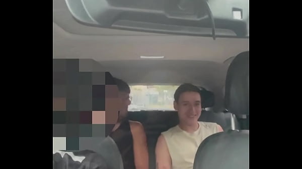 Image PASSAGEIRO PEGA CARRO DE APLICATIVO E FODE NO BANCO DE TRAZ