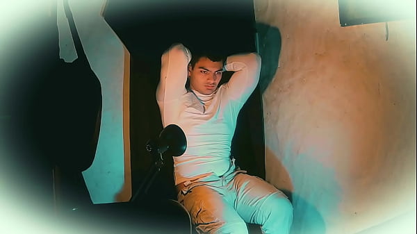 Image Outfit Sexy de White brillante con su Big Cock de 18 Centimetros (Angulo camara 2)