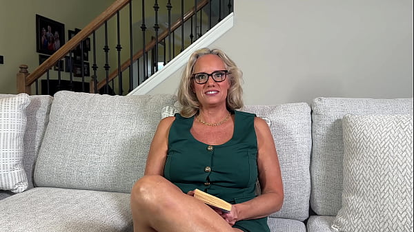 Image Gilf of the Year Nina Nite reads to you