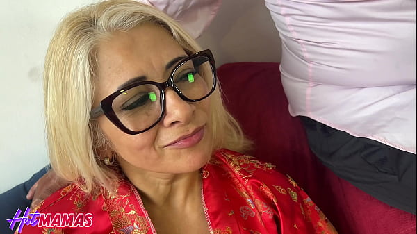 Image A MILF safada BlondeLiberal esgar&ccedil_ando as pregas num menage a trois com anal