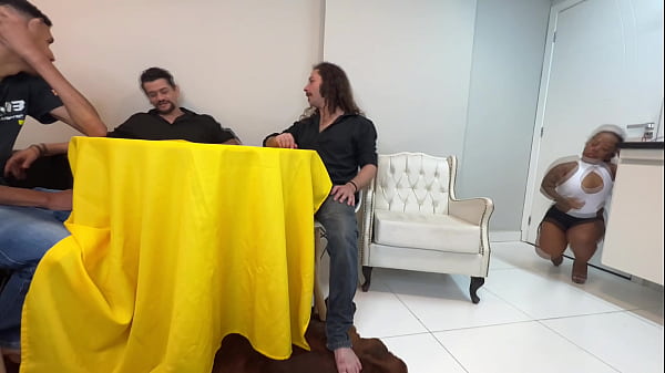 Image An&atilde_ safada liberando todos os buracos numa suruba com 3 machos
