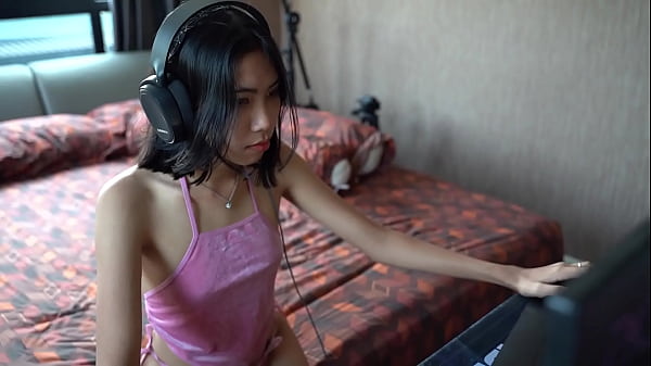 Image Asian Gamer got Fuck from Back!!