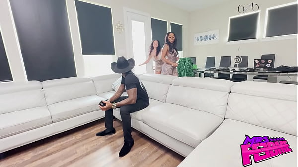 Image Booty filled Threesome in Texas