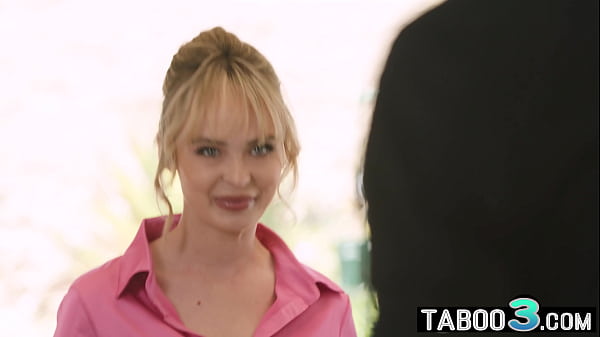 Image Petite masseuse Lilly Bell offers a free demonstration with happy ending