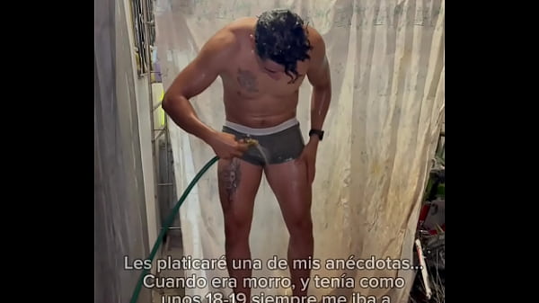 Image Relato: mi vecino me esp&iacute_a mientras me ba&ntilde_o