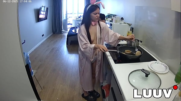 Image LUUV. The sexy Grossy cooks dinner topless on home camera