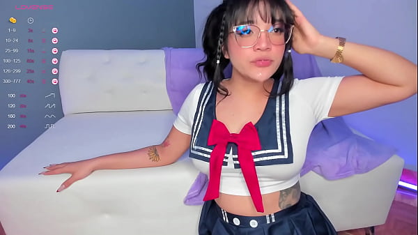 Image Sensual girl with glasses savors this thick cock
