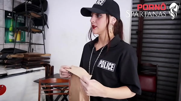 Image Policial Gostosa Levou Uma Grande Dura na Buceta e no Cuzinho