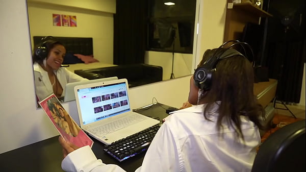 Image Secretaria gostosa fode com o patr&atilde_o sem camisinha