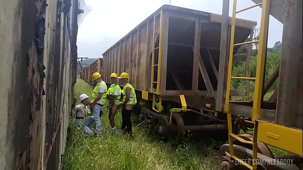 Image OS OPER&Aacute_RIOS PEGARAM PESADO NA HORA DO ALMO&Ccedil_O FUDERAM O COLEGA PASSIVO E DERAM MUITO LEITE DE SOBREMESA Part I
