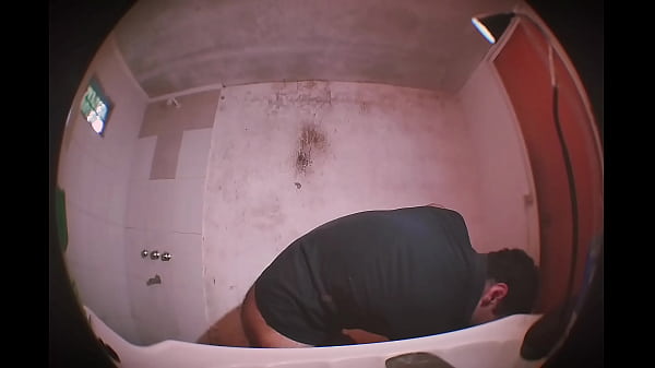 Image Masturbacion en el Ba&ntilde_o - Camara mirando hacia arriba - Porno Argentina - Pene Grande - acabada como si te acabara en la cara - Grabado con lente ojo de pez