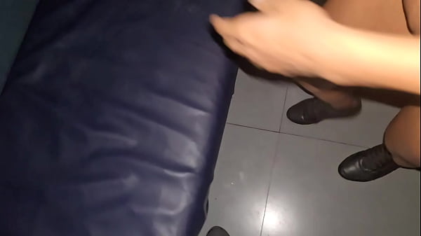 Image Fui numa casa de swing e chupei muita rola boa enquanto o marido filmava