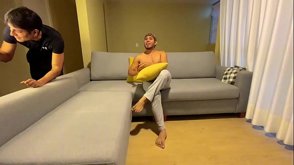 Image D&Aacute_NDOLE UN BA&Ntilde_O DE LECHE AL NI&Ntilde_O TRAVIESO