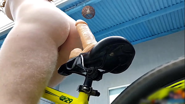 Image QUANTO MEU MARIDO SAIU PRA TRABALHAR EU E MINHA AMIGA ELIANE FURACAO USAMOS OS CONSOLOS NA BICICLETA